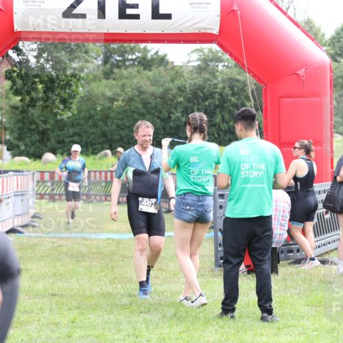 21.06.2026 - 29. Vierlanden-Triathlon Andreas Tolksdorf http://msf.ph/oto/9888805 21.06.2026 11:52:53 Ziel 213, 402, 213, 402 meine-sportfotos.de