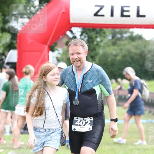 21.06.2026 - 29. Vierlanden-Triathlon Andreas Tolksdorf http://msf.ph/oto/9888811 21.06.2026 11:53:02 Ziel  meine-sportfotos.de