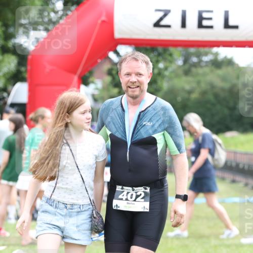 21.06.2026 - 29. Vierlanden-Triathlon Andreas Tolksdorf http://msf.ph/oto/9888815 21.06.2026 11:53:02 Ziel  meine-sportfotos.de