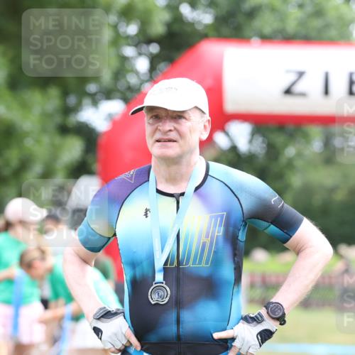 21.06.2026 - 29. Vierlanden-Triathlon Andreas Tolksdorf http://msf.ph/oto/9888816 21.06.2026 11:53:13 Ziel  meine-sportfotos.de
