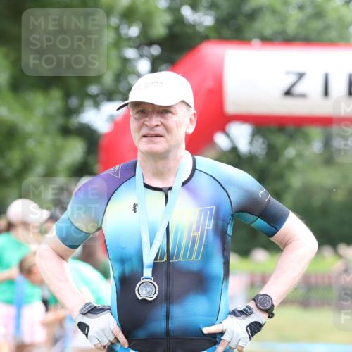 21.06.2026 - 29. Vierlanden-Triathlon Andreas Tolksdorf http://msf.ph/oto/9888818 21.06.2026 11:53:13 Ziel  meine-sportfotos.de