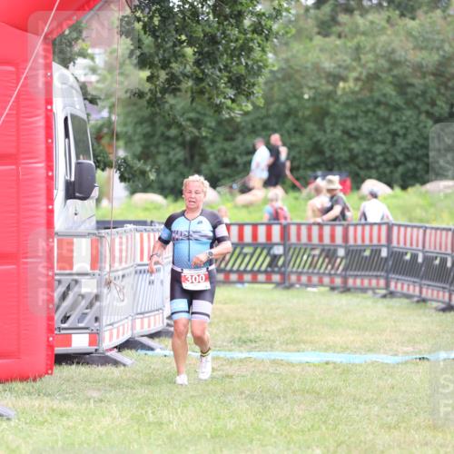 21.06.2026 - 29. Vierlanden-Triathlon Andreas Tolksdorf http://msf.ph/oto/9888883 21.06.2026 11:56:24 Ziel 300, 300 meine-sportfotos.de