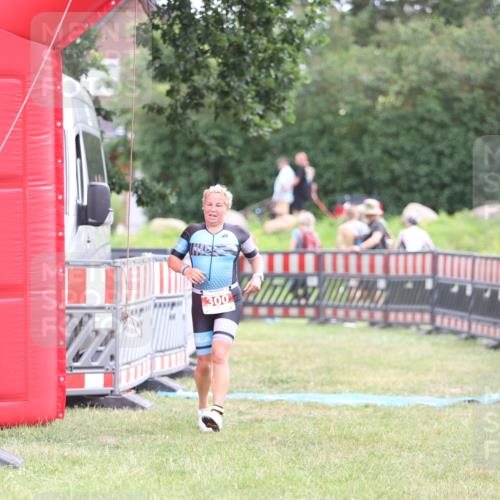 21.06.2026 - 29. Vierlanden-Triathlon Andreas Tolksdorf http://msf.ph/oto/9888887 21.06.2026 11:56:24 Ziel 300, 300 meine-sportfotos.de