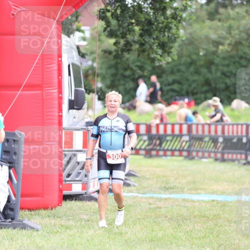 21.06.2026 - 29. Vierlanden-Triathlon Andreas Tolksdorf http://msf.ph/oto/9888893 21.06.2026 11:56:25 Ziel 300, 300 meine-sportfotos.de
