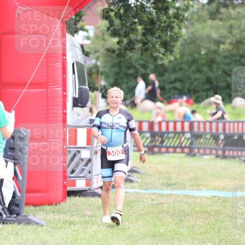 21.06.2026 - 29. Vierlanden-Triathlon Andreas Tolksdorf http://msf.ph/oto/9888897 21.06.2026 11:56:25 Ziel 300, 300 meine-sportfotos.de