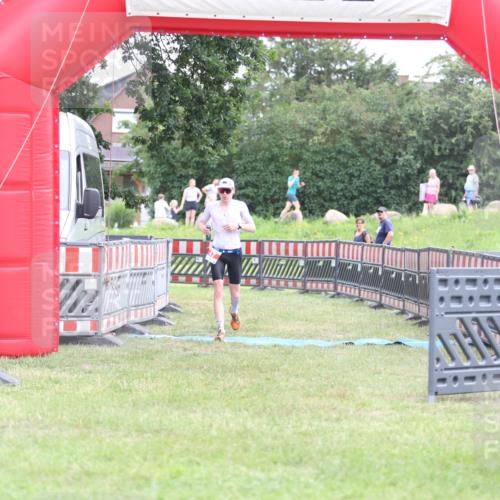 21.06.2026 - 29. Vierlanden-Triathlon Andreas Tolksdorf http://msf.ph/oto/9888968 21.06.2026 12:10:41 Ziel 47, 47 meine-sportfotos.de
