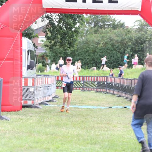 21.06.2026 - 29. Vierlanden-Triathlon Andreas Tolksdorf http://msf.ph/oto/9888976 21.06.2026 12:10:42 Ziel 47, 47 meine-sportfotos.de
