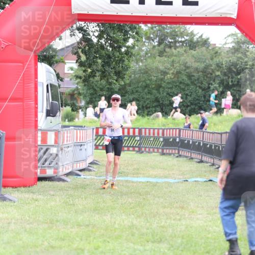 21.06.2026 - 29. Vierlanden-Triathlon Andreas Tolksdorf http://msf.ph/oto/9888977 21.06.2026 12:10:42 Ziel 47, 47 meine-sportfotos.de