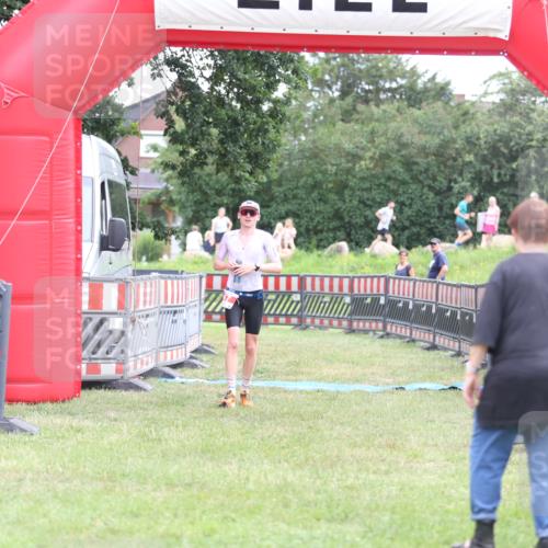 21.06.2026 - 29. Vierlanden-Triathlon Andreas Tolksdorf http://msf.ph/oto/9888978 21.06.2026 12:10:42 Ziel 47, 47 meine-sportfotos.de