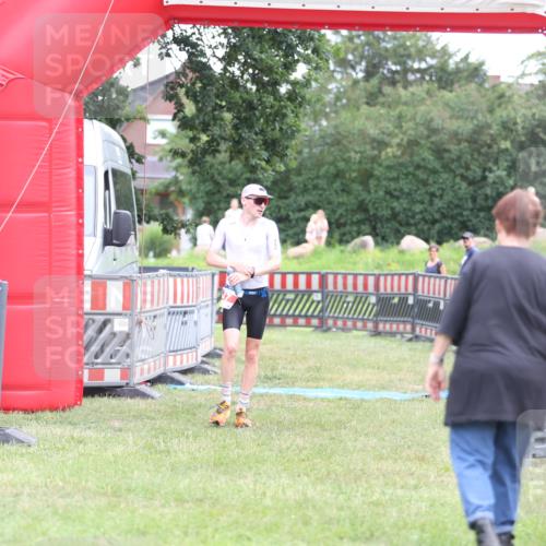 21.06.2026 - 29. Vierlanden-Triathlon Andreas Tolksdorf http://msf.ph/oto/9888981 21.06.2026 12:10:43 Ziel 30, 47, 30, 47 meine-sportfotos.de