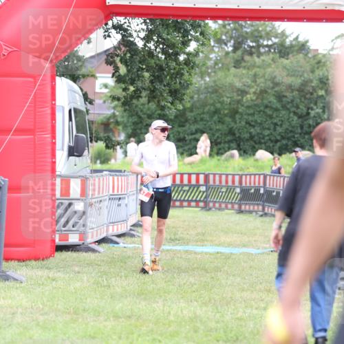 21.06.2026 - 29. Vierlanden-Triathlon Andreas Tolksdorf http://msf.ph/oto/9888985 21.06.2026 12:10:43 Ziel 30, 47, 30, 47 meine-sportfotos.de