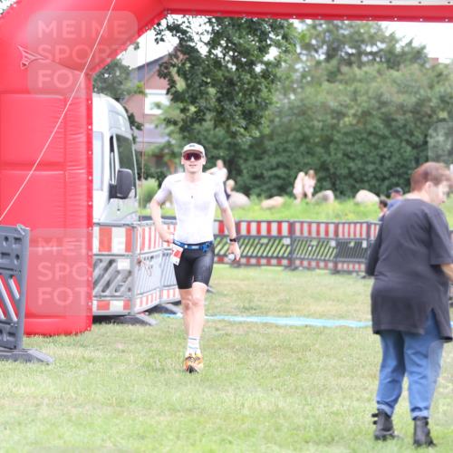 21.06.2026 - 29. Vierlanden-Triathlon Andreas Tolksdorf http://msf.ph/oto/9888991 21.06.2026 12:10:45 Ziel 30, 47, 30, 47 meine-sportfotos.de