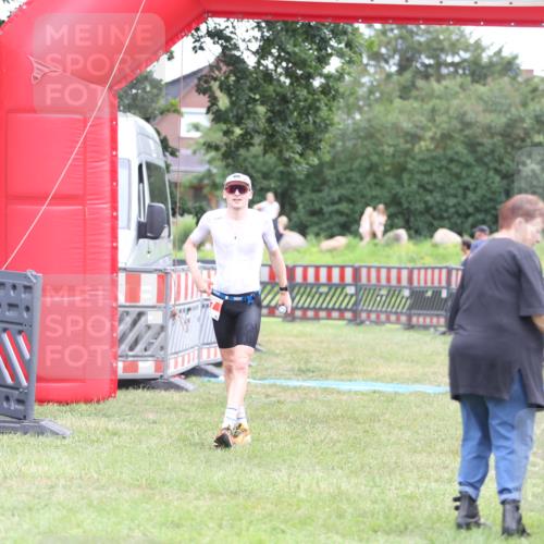 21.06.2026 - 29. Vierlanden-Triathlon Andreas Tolksdorf http://msf.ph/oto/9888992 21.06.2026 12:10:45 Ziel 30, 47, 30, 47 meine-sportfotos.de