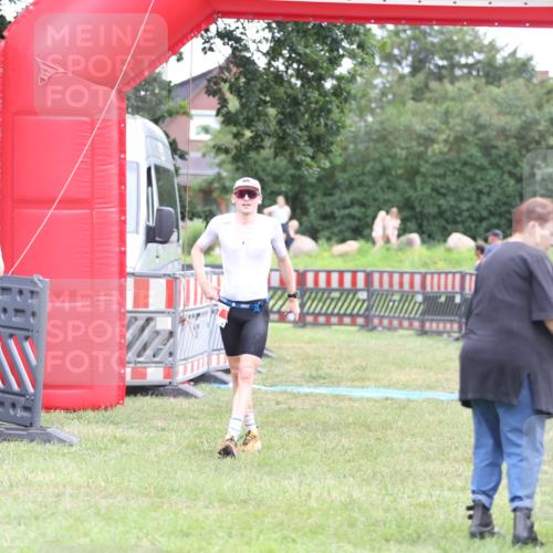 21.06.2026 - 29. Vierlanden-Triathlon Andreas Tolksdorf http://msf.ph/oto/9888993 21.06.2026 12:10:45 Ziel 30, 47, 30, 47 meine-sportfotos.de
