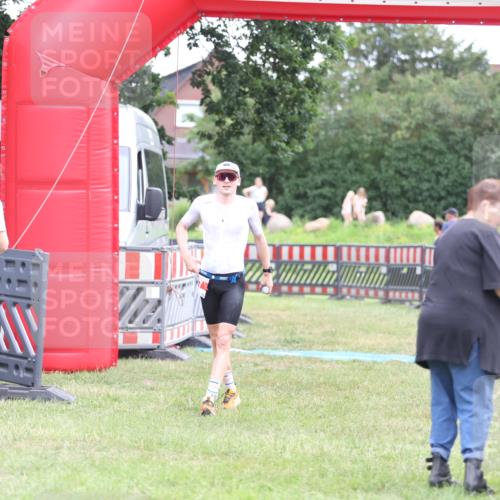 21.06.2026 - 29. Vierlanden-Triathlon Andreas Tolksdorf http://msf.ph/oto/9888994 21.06.2026 12:10:45 Ziel 30, 47, 30, 47 meine-sportfotos.de