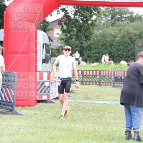21.06.2026 - 29. Vierlanden-Triathlon Andreas Tolksdorf http://msf.ph/oto/9888997 21.06.2026 12:10:45 Ziel 30, 47, 30, 47 meine-sportfotos.de