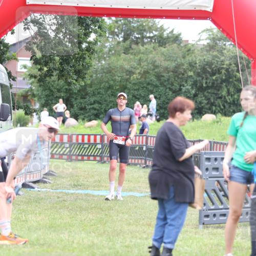 21.06.2026 - 29. Vierlanden-Triathlon Andreas Tolksdorf http://msf.ph/oto/9889000 21.06.2026 12:10:53 Ziel 30, 30 meine-sportfotos.de