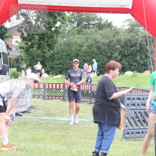 21.06.2026 - 29. Vierlanden-Triathlon Andreas Tolksdorf http://msf.ph/oto/9889007 21.06.2026 12:10:54 Ziel 30, 30 meine-sportfotos.de