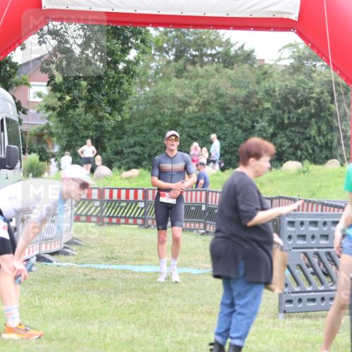 21.06.2026 - 29. Vierlanden-Triathlon Andreas Tolksdorf http://msf.ph/oto/9889009 21.06.2026 12:10:54 Ziel 30, 30 meine-sportfotos.de