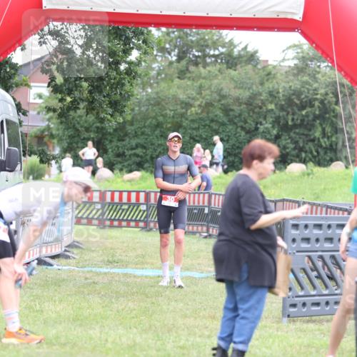 21.06.2026 - 29. Vierlanden-Triathlon Andreas Tolksdorf http://msf.ph/oto/9889010 21.06.2026 12:10:54 Ziel 30, 30 meine-sportfotos.de