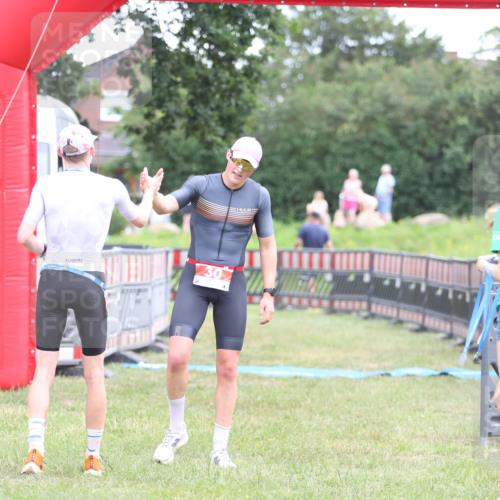 21.06.2026 - 29. Vierlanden-Triathlon Andreas Tolksdorf http://msf.ph/oto/9889012 21.06.2026 12:11:00 Ziel  meine-sportfotos.de
