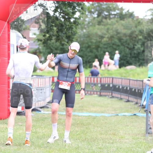 21.06.2026 - 29. Vierlanden-Triathlon Andreas Tolksdorf http://msf.ph/oto/9889013 21.06.2026 12:11:00 Ziel  meine-sportfotos.de