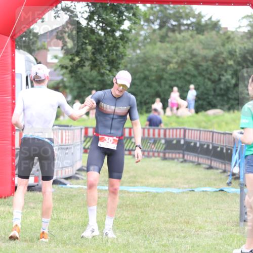 21.06.2026 - 29. Vierlanden-Triathlon Andreas Tolksdorf http://msf.ph/oto/9889014 21.06.2026 12:11:00 Ziel  meine-sportfotos.de