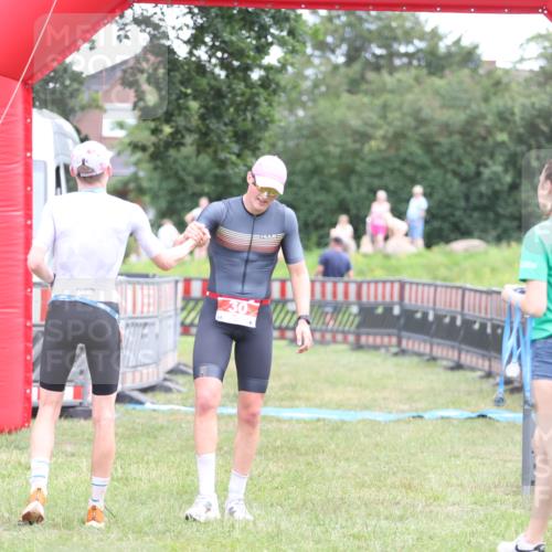21.06.2026 - 29. Vierlanden-Triathlon Andreas Tolksdorf http://msf.ph/oto/9889015 21.06.2026 12:11:00 Ziel  meine-sportfotos.de