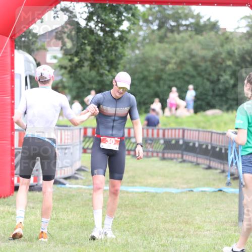 21.06.2026 - 29. Vierlanden-Triathlon Andreas Tolksdorf http://msf.ph/oto/9889016 21.06.2026 12:11:00 Ziel  meine-sportfotos.de