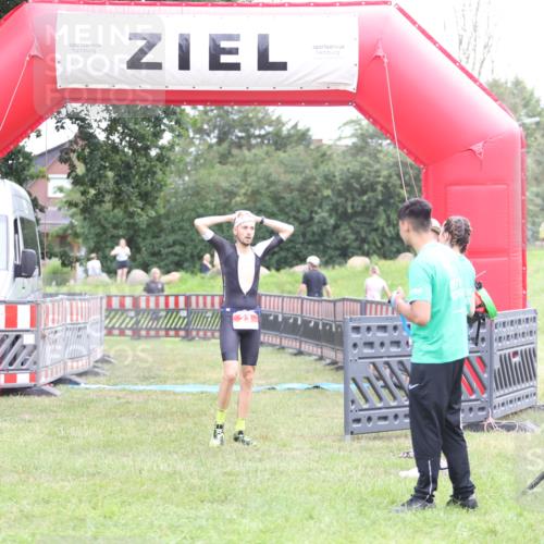 21.06.2026 - 29. Vierlanden-Triathlon Andreas Tolksdorf http://msf.ph/oto/9889020 21.06.2026 12:12:27 Ziel  meine-sportfotos.de