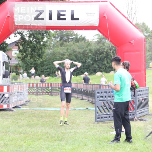 21.06.2026 - 29. Vierlanden-Triathlon Andreas Tolksdorf http://msf.ph/oto/9889022 21.06.2026 12:12:27 Ziel  meine-sportfotos.de