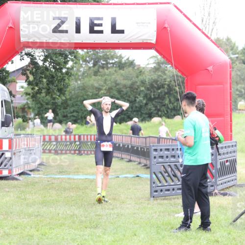 21.06.2026 - 29. Vierlanden-Triathlon Andreas Tolksdorf http://msf.ph/oto/9889025 21.06.2026 12:12:27 Ziel  meine-sportfotos.de