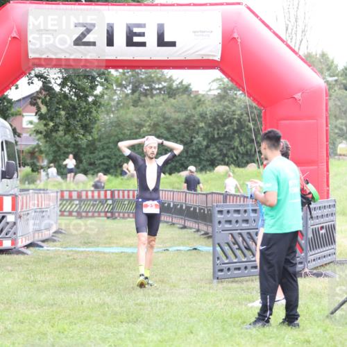 21.06.2026 - 29. Vierlanden-Triathlon Andreas Tolksdorf http://msf.ph/oto/9889026 21.06.2026 12:12:27 Ziel  meine-sportfotos.de