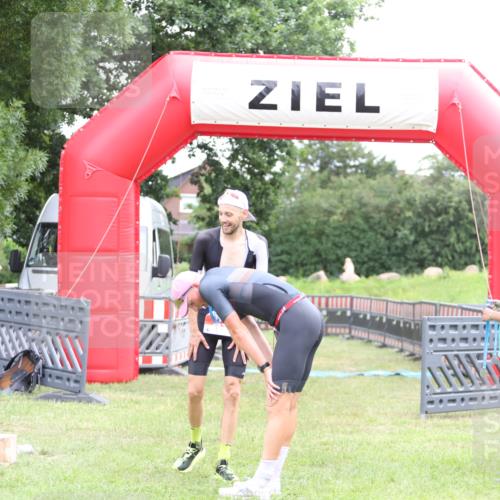 21.06.2026 - 29. Vierlanden-Triathlon Andreas Tolksdorf http://msf.ph/oto/9889027 21.06.2026 12:12:43 Ziel  meine-sportfotos.de