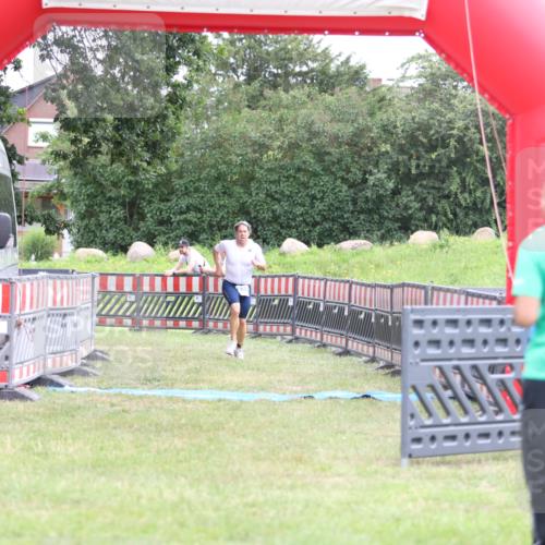 21.06.2026 - 29. Vierlanden-Triathlon Andreas Tolksdorf http://msf.ph/oto/9889032 21.06.2026 12:15:24 Ziel 822, 822 meine-sportfotos.de