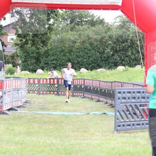 21.06.2026 - 29. Vierlanden-Triathlon Andreas Tolksdorf http://msf.ph/oto/9889033 21.06.2026 12:15:24 Ziel 822, 822 meine-sportfotos.de