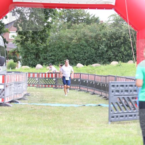 21.06.2026 - 29. Vierlanden-Triathlon Andreas Tolksdorf http://msf.ph/oto/9889037 21.06.2026 12:15:24 Ziel 822, 822 meine-sportfotos.de