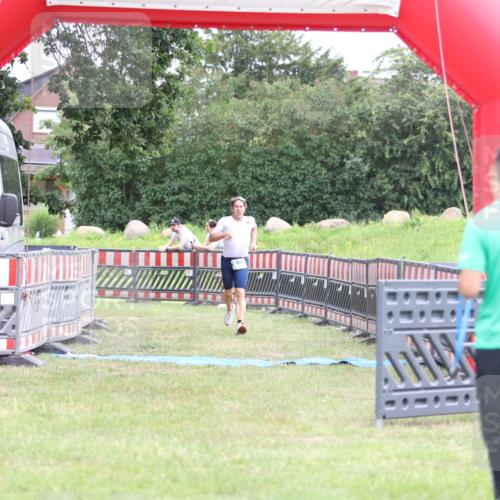 21.06.2026 - 29. Vierlanden-Triathlon Andreas Tolksdorf http://msf.ph/oto/9889040 21.06.2026 12:15:24 Ziel 822, 822 meine-sportfotos.de