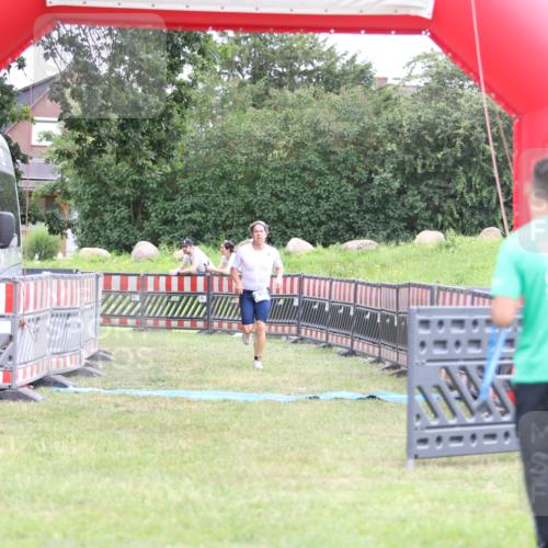 21.06.2026 - 29. Vierlanden-Triathlon Andreas Tolksdorf http://msf.ph/oto/9889042 21.06.2026 12:15:24 Ziel 822, 822 meine-sportfotos.de