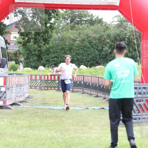 21.06.2026 - 29. Vierlanden-Triathlon Andreas Tolksdorf http://msf.ph/oto/9889044 21.06.2026 12:15:26 Ziel 822, 822 meine-sportfotos.de