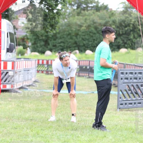21.06.2026 - 29. Vierlanden-Triathlon Andreas Tolksdorf http://msf.ph/oto/9889057 21.06.2026 12:15:34 Ziel  meine-sportfotos.de
