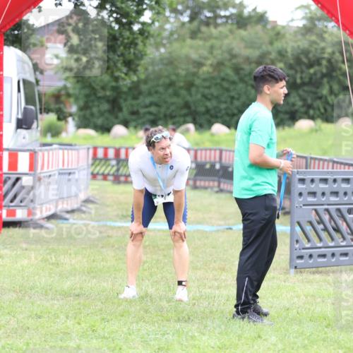 21.06.2026 - 29. Vierlanden-Triathlon Andreas Tolksdorf http://msf.ph/oto/9889058 21.06.2026 12:15:34 Ziel  meine-sportfotos.de