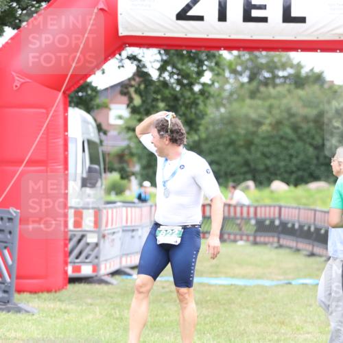 21.06.2026 - 29. Vierlanden-Triathlon Andreas Tolksdorf http://msf.ph/oto/9889064 21.06.2026 12:15:37 Ziel  meine-sportfotos.de