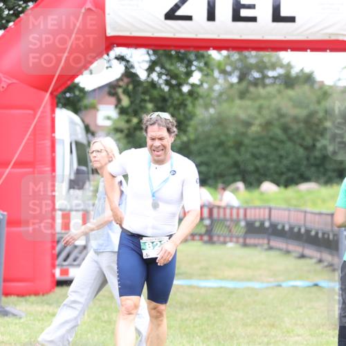21.06.2026 - 29. Vierlanden-Triathlon Andreas Tolksdorf http://msf.ph/oto/9889066 21.06.2026 12:15:39 Ziel  meine-sportfotos.de