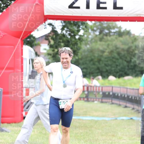 21.06.2026 - 29. Vierlanden-Triathlon Andreas Tolksdorf http://msf.ph/oto/9889067 21.06.2026 12:15:39 Ziel  meine-sportfotos.de