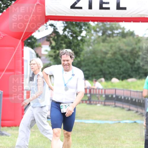 21.06.2026 - 29. Vierlanden-Triathlon Andreas Tolksdorf http://msf.ph/oto/9889068 21.06.2026 12:15:39 Ziel  meine-sportfotos.de