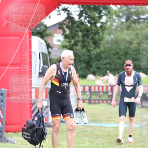 21.06.2026 - 29. Vierlanden-Triathlon Andreas Tolksdorf http://msf.ph/oto/9889078 21.06.2026 12:16:28 Ziel 111, 111 meine-sportfotos.de