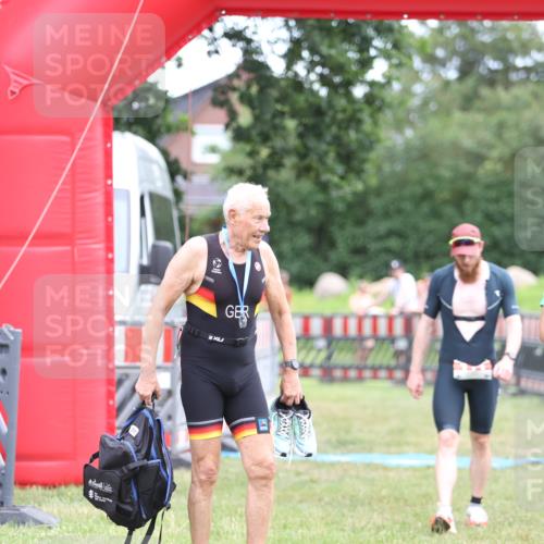 21.06.2026 - 29. Vierlanden-Triathlon Andreas Tolksdorf http://msf.ph/oto/9889079 21.06.2026 12:16:28 Ziel 111, 111 meine-sportfotos.de