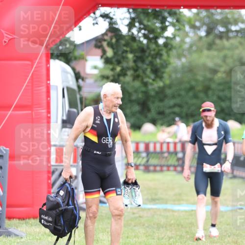 21.06.2026 - 29. Vierlanden-Triathlon Andreas Tolksdorf http://msf.ph/oto/9889080 21.06.2026 12:16:28 Ziel 111, 111 meine-sportfotos.de