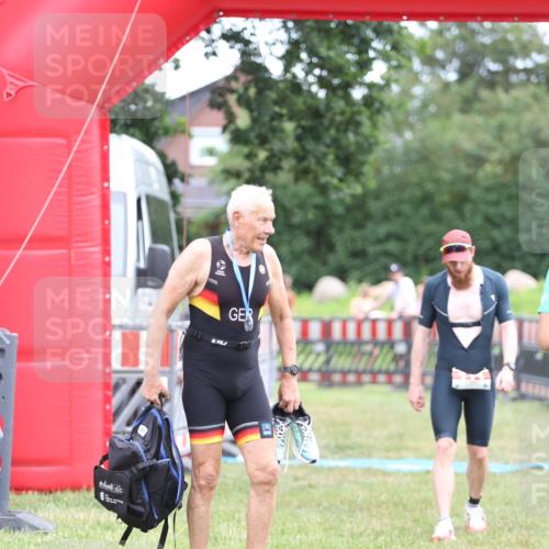21.06.2026 - 29. Vierlanden-Triathlon Andreas Tolksdorf http://msf.ph/oto/9889081 21.06.2026 12:16:28 Ziel 111, 111 meine-sportfotos.de